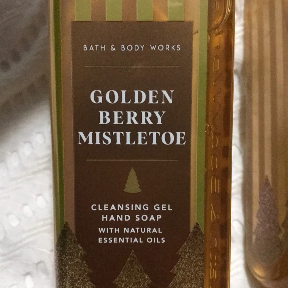 NEW- Bath & Body Works- Golden Berry Mistletoe - Picture 2 of 3